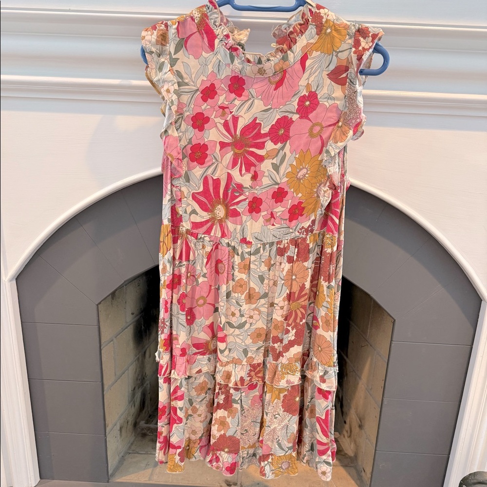 Comfortable floral dress worn once. In great used condition!